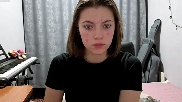 CutieAnny online show from May 14, 2026, 8:26 pm