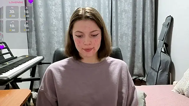 CutieAnny online show from June 4, 2026, 7:42 pm