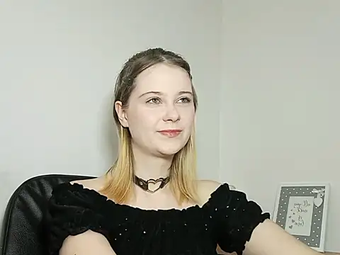 Snapshot of LydiaYoung chatting on September 25, 2025, 6:11 pm LydiaYoung online show from September 25, 2025, 6:11 pm