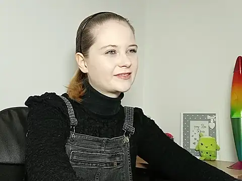 Snapshot of LydiaYoung chatting on October 16, 2025, 6:09 pm LydiaYoung online show from October 16, 2025, 6:09 pm