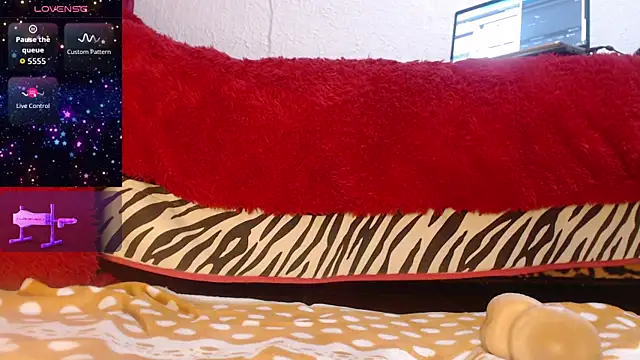 Snapshot of leyla_james_ chatting on October 25, 2025, 2:41 am leyla james online show from October 25, 2025, 2:41 am