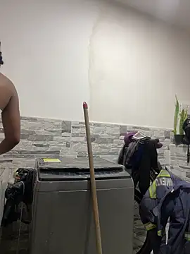 zaracollins01 online show from September 28, 2025, 5:40 pm