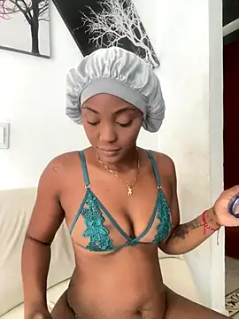 zaracollins01 online show from October 20, 2025, 2:39 pm