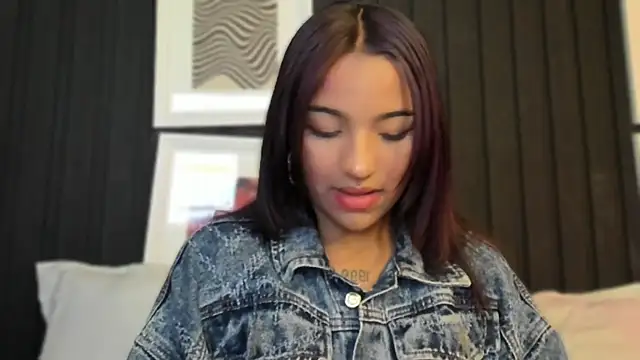 Manelyk evanss  online show from December 3, 2025, 10:57 am