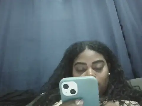 LunaSthena online show from September 25, 2025, 11:08 pm