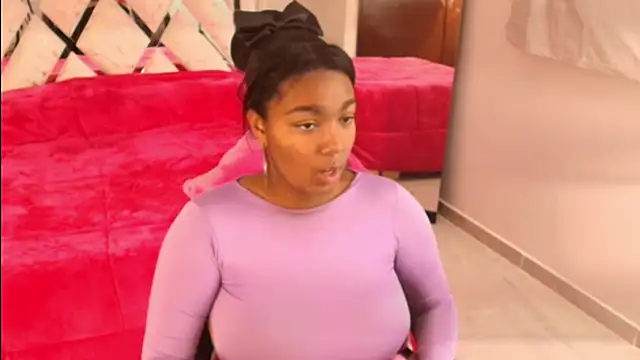 Snapshot of Amiranast chatting on October 13, 2025, 11:54 am Amiranast online show from October 13, 2025, 11:54 am