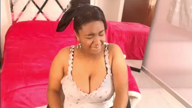 Snapshot of Amiranast chatting on October 15, 2025, 12:49 pm Amiranast online show from October 15, 2025, 12:49 pm