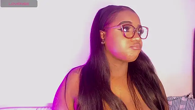 Snapshot of Mimi_Gil chatting on October 13, 2025, 4:56 am Mimi Gil online show from October 13, 2025, 4:56 am