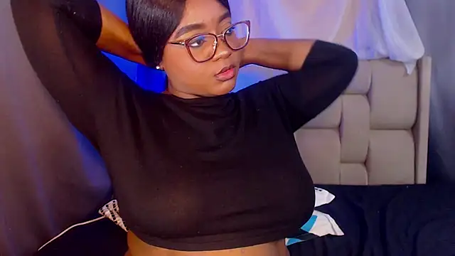 Snapshot of Mimi_Gil chatting on February 13, 2026, 12:28 am Mimi Gil online show from February 13, 2026, 12:28 am