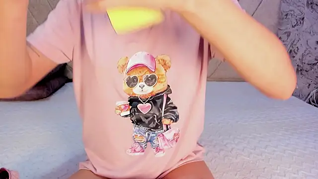 Snapshot of violet_77711 chatting on October 21, 2025, 11:11 am violet 77711 online show from October 21, 2025, 11:11 am