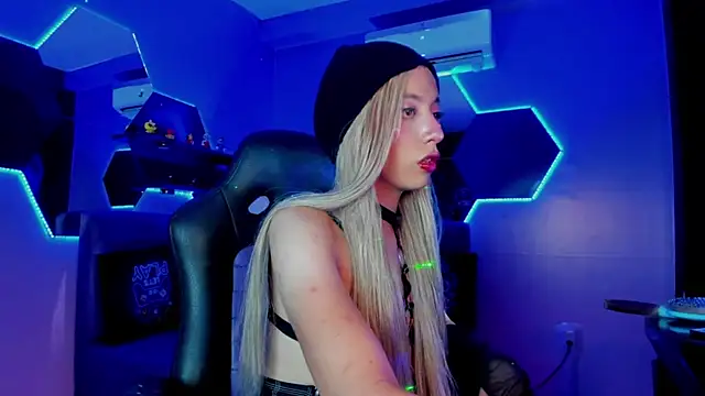 Isabella glam online show from November 9, 2025, 1:59 am