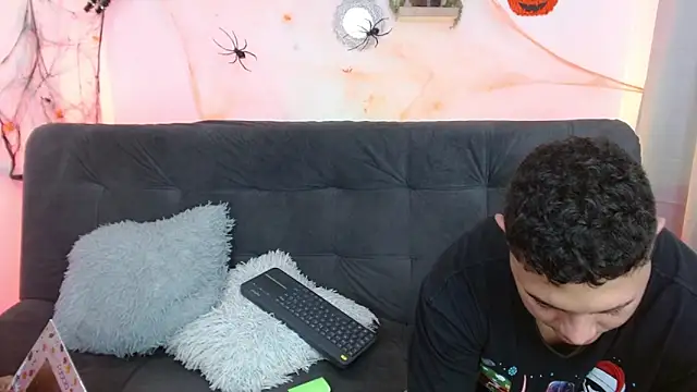 Snapshot of antonella_n_brian chatting on October 17, 2025, 6:43 pm antonella n brian online show from October 17, 2025, 6:43 pm