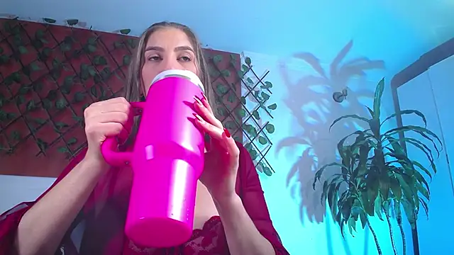 Dafne castro  online show from February 16, 2026, 6:59 pm