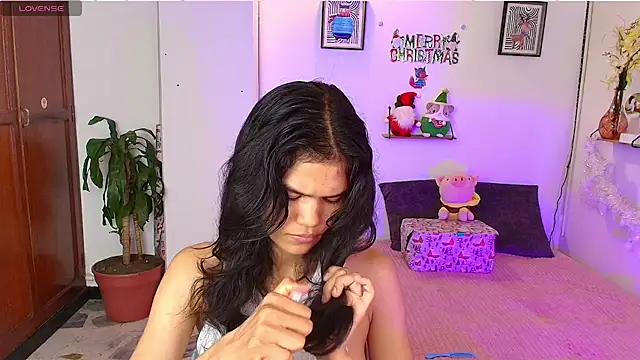 emycarver09 online show from December 5, 2025, 11:52 am