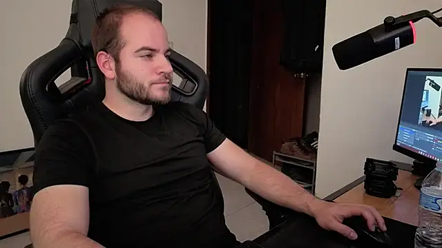 Snapshot of Paul00474 chatting on November 7, 2025, 4:45 am Paul00474 online show from November 7, 2025, 4:45 am