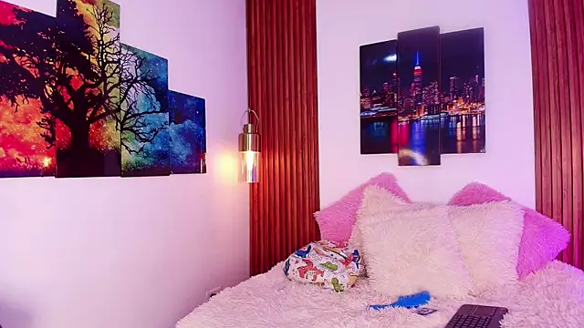 Emily Vaughan online show from September 21, 2025, 4:14 am