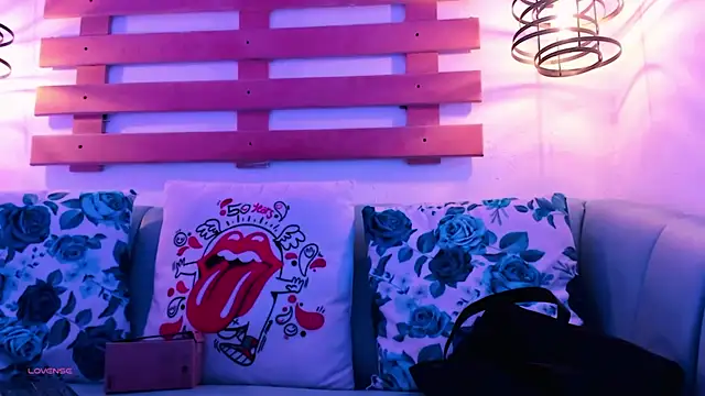 ArianaSantana online show from October 3, 2025, 12:46 pm