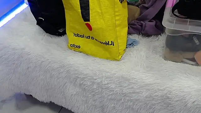 ArianaSantana online show from October 29, 2025, 12:51 pm