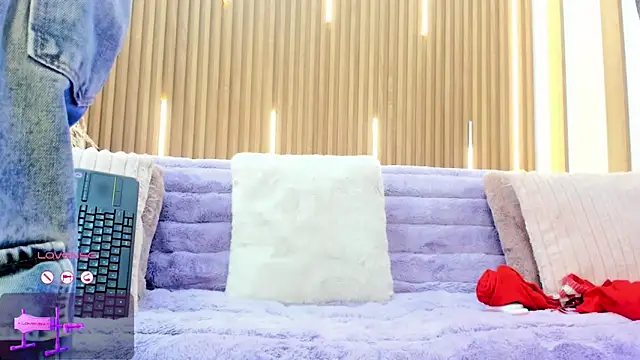 ArianaSantana online show from November 30, 2025, 1:15 pm