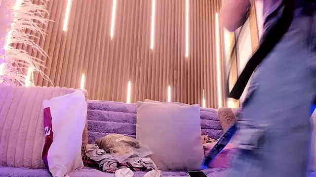 ArianaSantana online show from December 14, 2025, 12:54 pm