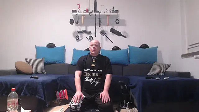 Snapshot of Sklave-Sille chatting on February 9, 2026, 6:23 pm Sklave-Sille online show from February 9, 2026, 6:23 pm