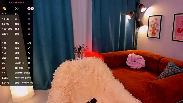 LillianShine online show from July 27, 2026, 2:29 am