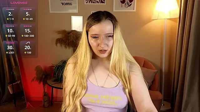 Snapshot of Milana_Key chatting on September 21, 2025, 9:49 pm Milana Key online show from September 21, 2025, 9:49 pm