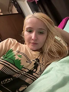 Snapshot of Milana_Key chatting on November 4, 2025, 8:41 pm Milana Key online show from November 4, 2025, 8:41 pm