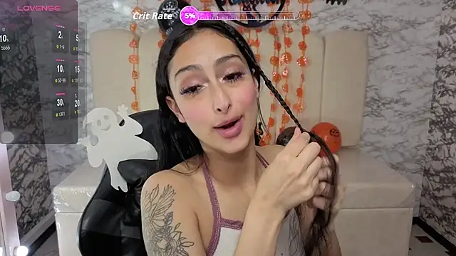 Tifany v online show from October 31, 2025, 1:23 pm