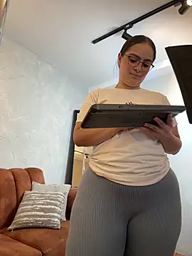 Tayler Kim online show from February 20, 2026, 6:41 pm