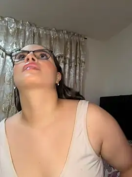 Tayler Kim online show from June 1, 2026, 8:32 pm