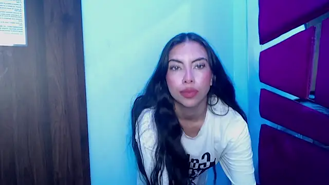 Snapshot of Alana_Hott_ chatting on September 20, 2025, 5:30 am Alana Hott online show from September 20, 2025, 5:30 am