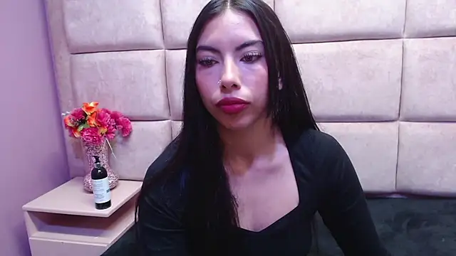 Alana Hott  online show from October 25, 2025, 4:31 am