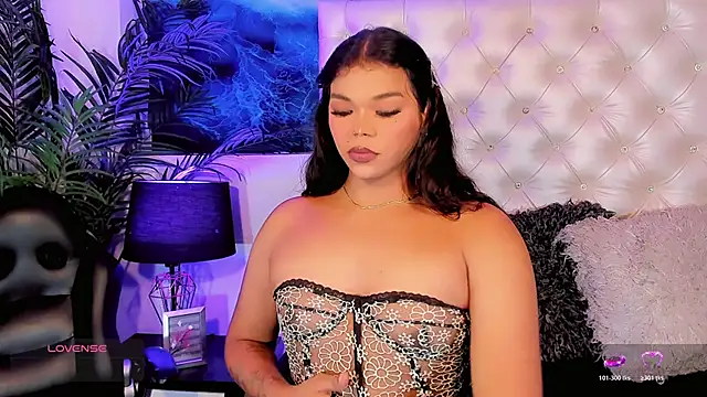 Valeria Swett  online show from May 15, 2026, 8:38 pm