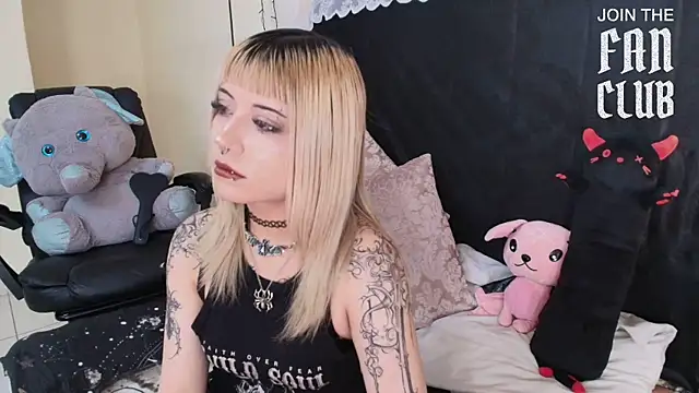 Snapshot of IvyBelle_ chatting on July 11, 2026, 11:24 am IvyBelle online show from July 11, 2026, 11:24 am