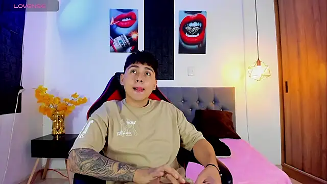 Snapshot of Nicolas_James_Sc chatting on September 9, 2025, 2:38 pm Nicolas James Sc online show from September 9, 2025, 2:38 pm