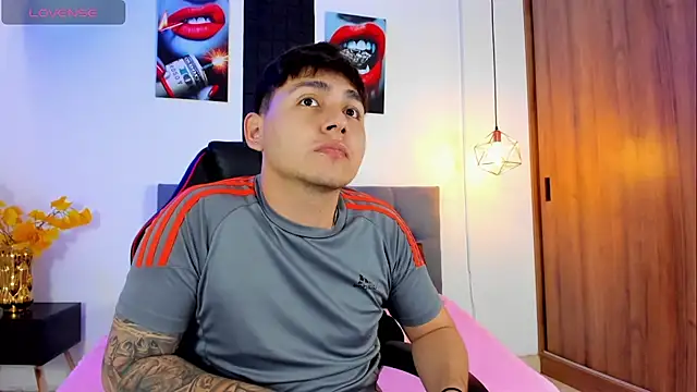 Snapshot of Nicolas_James_Sc chatting on September 13, 2025, 1:33 pm Nicolas James Sc online show from September 13, 2025, 1:33 pm