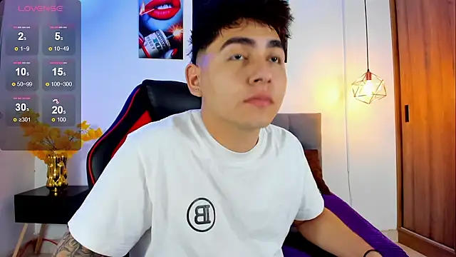 Snapshot of Nicolas_James_Sc chatting on September 16, 2025, 1:56 pm Nicolas James Sc online show from September 16, 2025, 1:56 pm