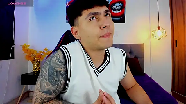 Snapshot of Nicolas_James_Sc chatting on October 28, 2025, 1:36 pm Nicolas James Sc online show from October 28, 2025, 1:36 pm