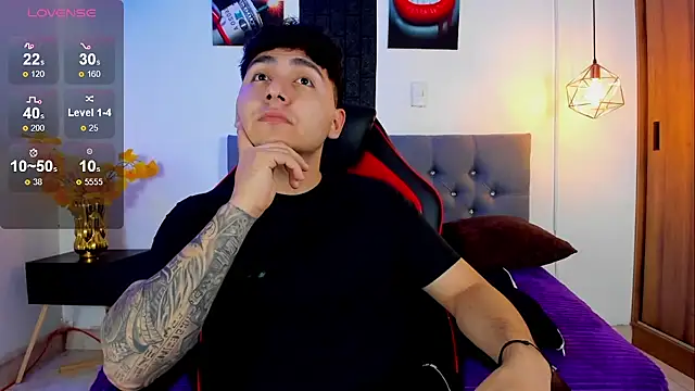 Snapshot of Nicolas_James_Sc chatting on October 31, 2025, 1:45 pm Nicolas James Sc online show from October 31, 2025, 1:45 pm