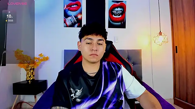 Snapshot of Nicolas_James_Sc chatting on November 10, 2025, 1:32 pm Nicolas James Sc online show from November 10, 2025, 1:32 pm