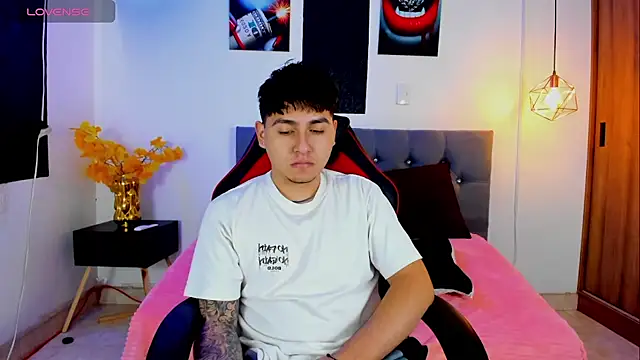 Snapshot of Nicolas_James_Sc chatting on November 25, 2025, 2:28 pm Nicolas James Sc online show from November 25, 2025, 2:28 pm