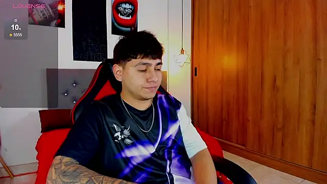 Snapshot of Nicolas_James_Sc chatting on December 19, 2025, 1:51 pm Nicolas James Sc online show from December 19, 2025, 1:51 pm