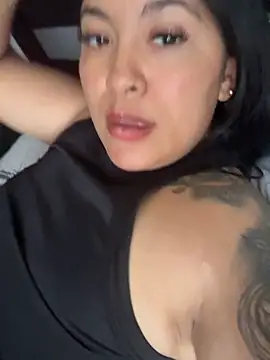 latina curvy22 online show from May 18, 2026, 7:20 pm