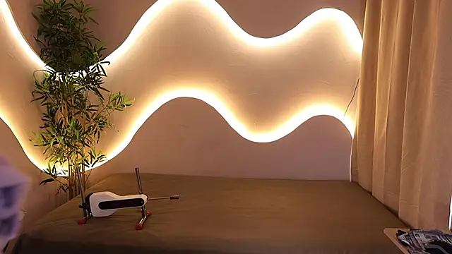 Snapshot of Mystic_blue chatting on October 8, 2025, 12:47 pm Mystic blue online show from October 8, 2025, 12:47 pm