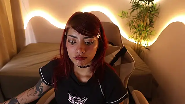 Snapshot of Mystic_blue chatting on October 18, 2025, 12:39 pm Mystic blue online show from October 18, 2025, 12:39 pm