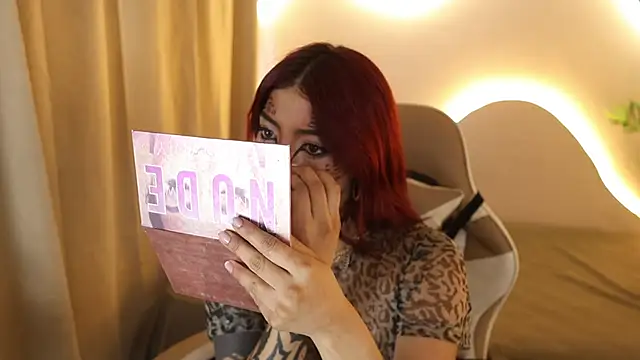 Snapshot of Mystic_blue chatting on October 21, 2025, 12:39 pm Mystic blue online show from October 21, 2025, 12:39 pm