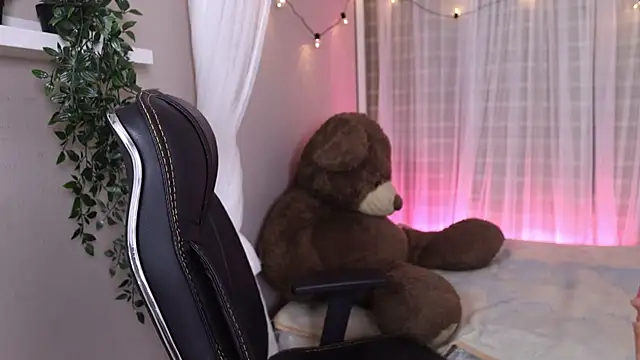 Snapshot of Mystic_blue chatting on November 12, 2025, 12:49 pm Mystic blue online show from November 12, 2025, 12:49 pm