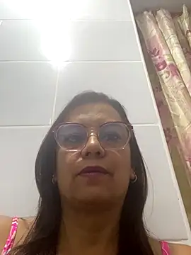 Snapshot of YadiraOrozco chatting on September 10, 2025, 8:42 pm YadiraOrozco online show from September 10, 2025, 8:42 pm