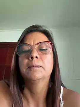 Snapshot of YadiraOrozco chatting on November 24, 2025, 8:19 pm YadiraOrozco online show from November 24, 2025, 8:19 pm